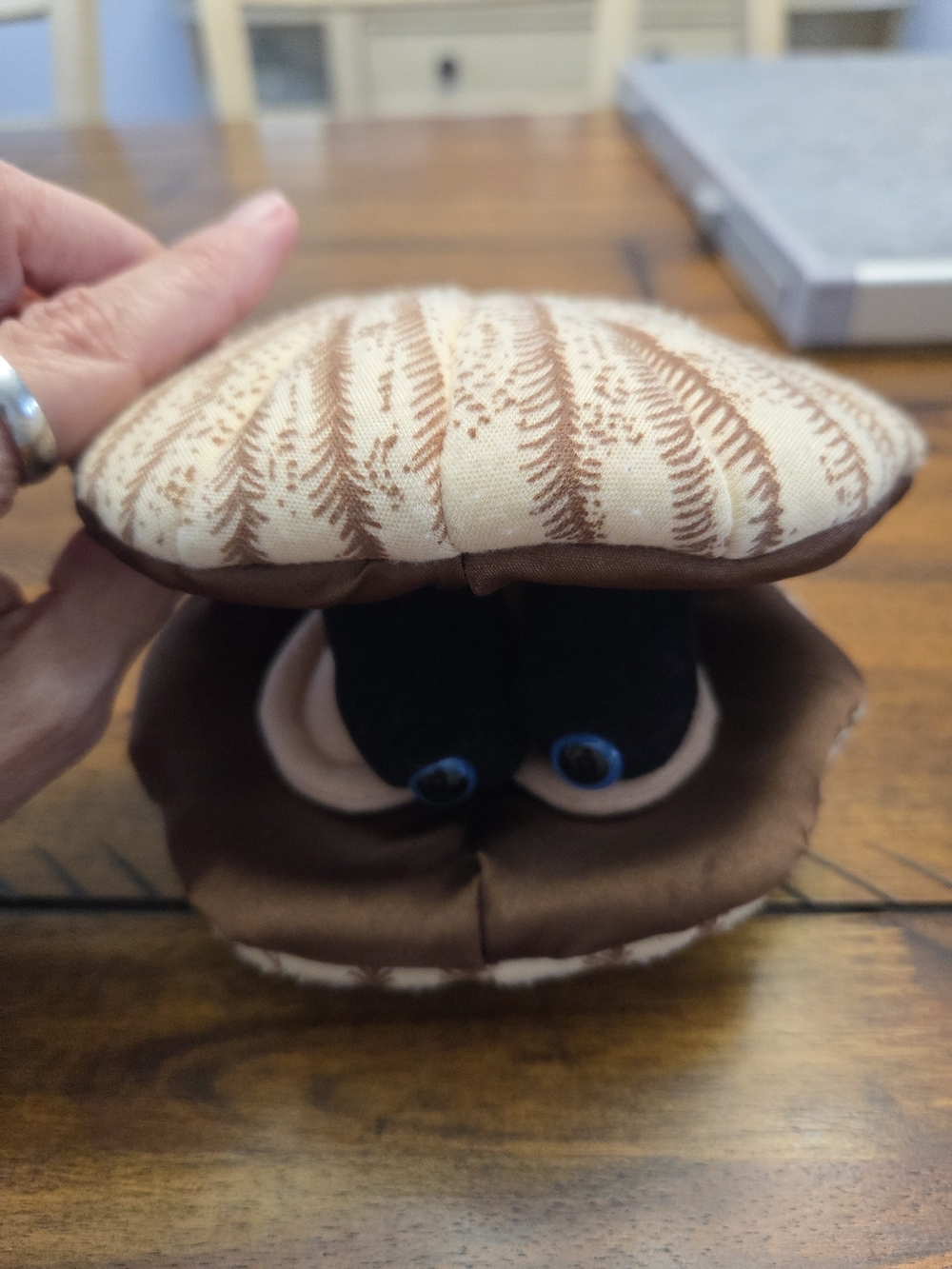 Folktails by Folkmanis Funny SCALLOP Hand/Finger Puppet w/ Eyes Clam Muscle